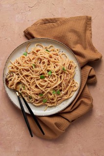 Spaghetti carbonara, in creamy garlic sauce, pasta in white sauce, homemade, no people