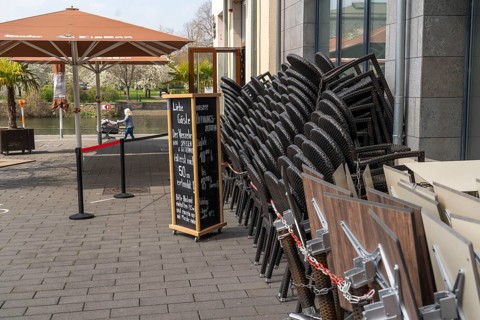 Closed gastronomy, during the Corona condition lockdown in April 2021, outdoor catering, stacked