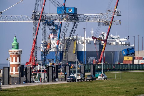Car carrier ship, GOLIATH LEADER, at the general cargo terminal, Columbuskaje, harbour cranes,