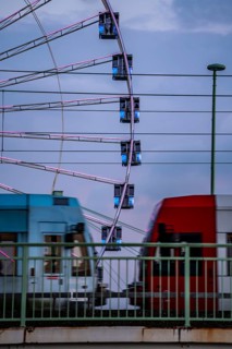 Deutzer Brücke in Cologne, Ferris wheel at the funfair on the Deutzer Werfer, footpath, cycle path,