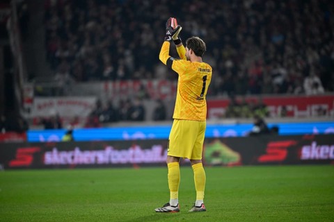 Goalkeeper Kevin Trapp Eintracht Frankfurt SGE (01) claps his hands in encouragement, applause