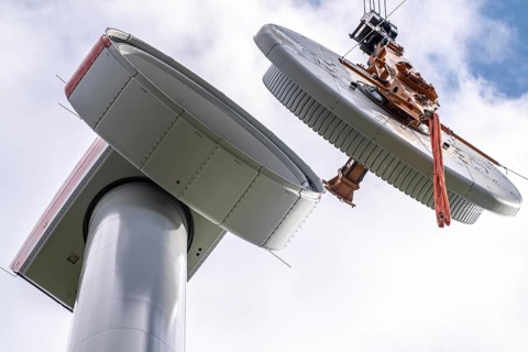 Erection of a wind turbine, wind energy plant, assembly of the ring generator, with a crawler