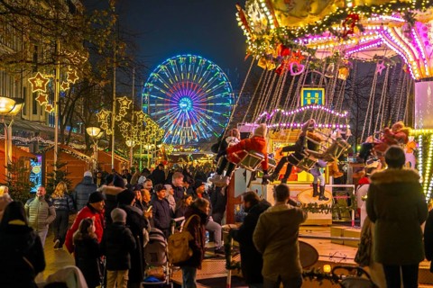 Christmas market on Königsstraße in the city centre of Duisburg, pre-Christmas season, Christmas