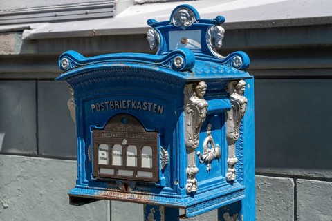 Hufergasse, old letterbox in front of the post office, old town centre of Essen-Werden, in the