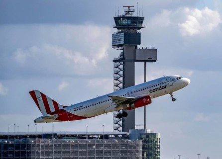 Condor, Airbus A320-200, LY-HMD, on take-off at Düsseldorf International Airport, air traffic