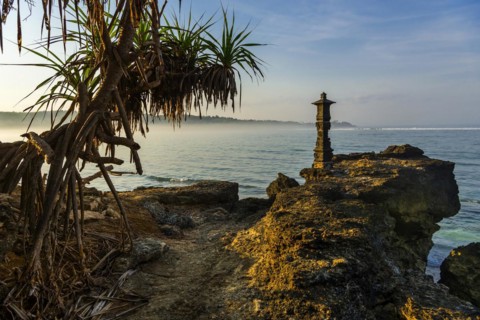 Bay of Nusa Lembongan in the morning, haze, morning mist, beach, bay, sea bay, coastal landscape,