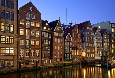 Europe, Germany, Hamburg, City, Nikolaifleet, evening mood canal side, backside of the historic