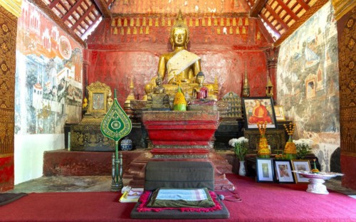 Golden Buddha statue, Bhumispara-mudra, Buddha Gautama at the moment of enlightenment, Wat Long