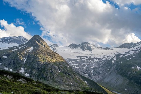Steinmandl mountain peak with Waxeggkees glacier, Berliner Höhenweg, Zillertal Alps, Tyrol,