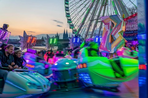 Deutz funfair on the Rhine, at Easter, funfair, break-dancer ride, Ferris wheel, Cologne Cathedral,