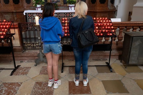 Churchgoers in front of sacrificial candles in Passau Cathedral, Passau, Lower Bavaria, Bavaria,