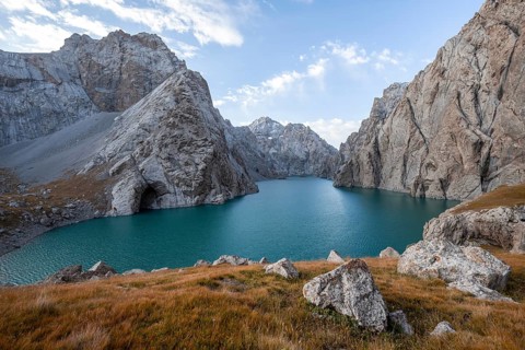 Mountain lake Kol Suu, Sary Beles Mountains, Naryn Province, Kyrgyzstan, Asia