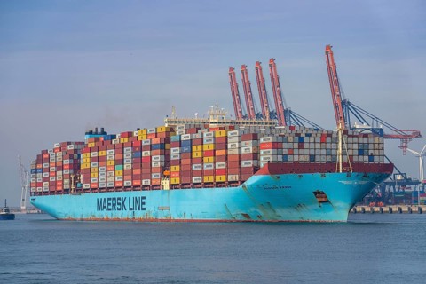 Harbour tugs bring the container freighter Madison Maersk from its berth at the RWG Container