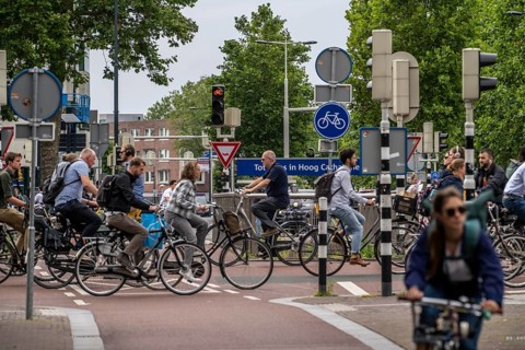 Central cycle path at Catharijnesingel, in the city centre of Utrecht, lanes for pedestrians,