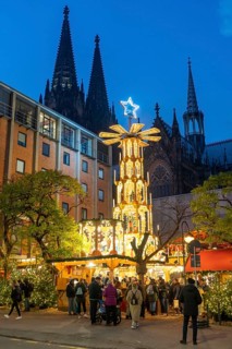 Christmas market, Am Hof, below Roncallli Platz, Christmas pyramid, right next to Cologne
