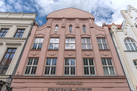 Former cinema built in the Art Nouveau style around 1900, now a fashion shop, Altwismarstraße 17,
