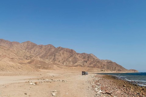 The coastline of the Red Sea and the mountains in the background. Egypt, the Sinai Peninsula, Dahab