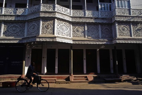 Cyclist in front of a ornate house, street scene at Daltonganj, Jharkhand, India, Asia