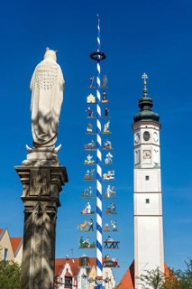Marian figure on Marian column, maypole, bell tower of the market church St. Veit, Marienplatz,