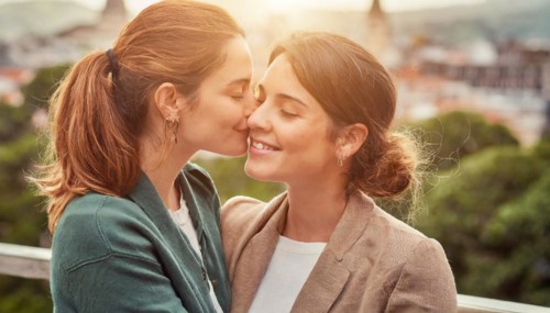 Two women are kissing each other.. Scene is romantic and intimate, AI generated