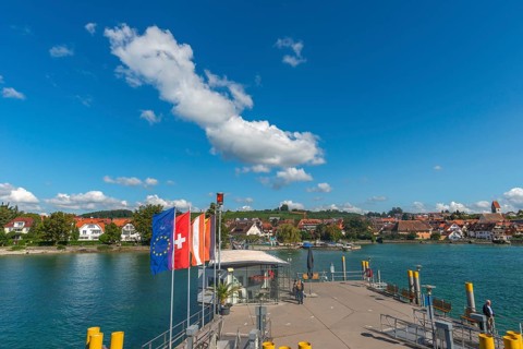 Townscape, jetty, flags, blue sky, Hagnau on Lake Constance, Baden-Württemberg, Germany, Europe