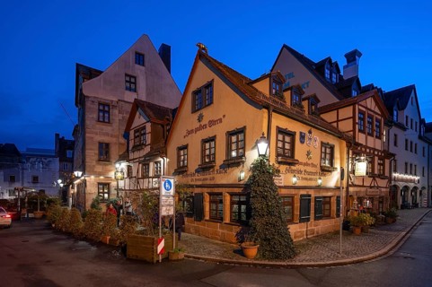 Historic Bratwurst Kitchen Zum gulden Stern in the evening, Zirkelschmiedsgasse 26, Nuremberg,