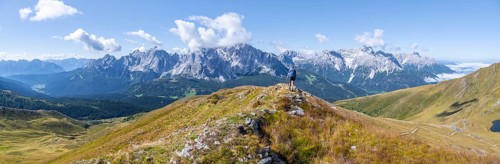 Hiker on the Carnic High Trail, Carnic Main Ridge, Carnic Alps, Carinthia, Austria, Europe
