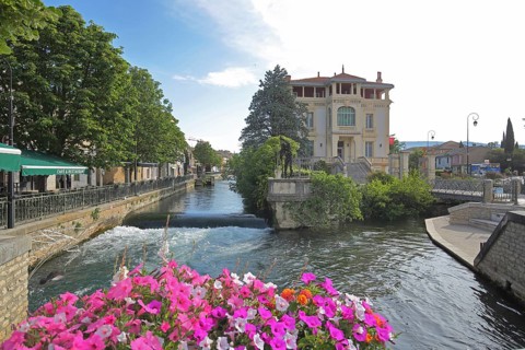 River La Sorgue and Villa Caisse d'Epargne, bank, tributary, canal, idyll, floral decoration,