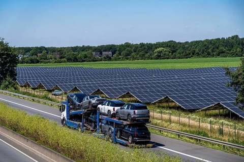 Solar park near Neukirchen-Vluyn, along the A40 motorway, over 10, 000 solar modules spread over 4