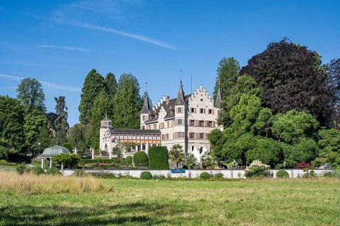 The historic Seeburg Castle with integrated catering and event location in Seeburgpark on the Swiss
