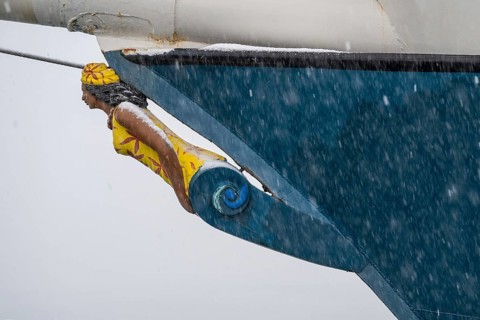 Female figurehead at the bow, on three-masted barkentine Antigua, harbour, of Ny-Ålesund,