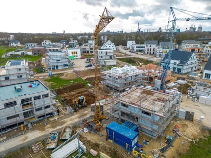 New-build neighbourhood, around 140 detached and semi-detached houses being built in the south of