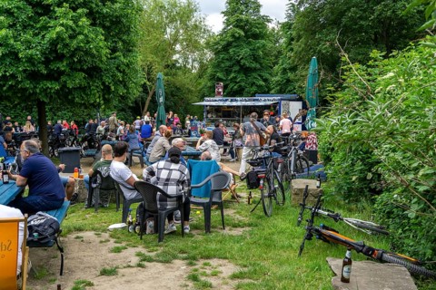 Erzbahntrasse cycle path in Gelsenkirchen, Erzbahnbude, snack bar, meeting point at the