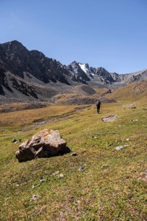 Hikers in the high valley, Keldike Valley on the way to the Ala Kul Pass, Tien Shan Mountains,