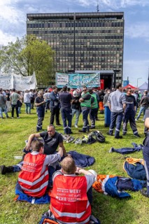 Demonstration by many thousands of steelworkers in front of the headquarters of ThyssenKrupp Steel