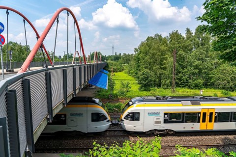 Ripshorster Brücke Oberhausen, railway line, behind it the Gleispark Frintrop, former railway site,
