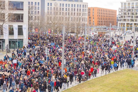 160 organisations and initiatives demonstrated against the right in Dresden on Saturday. Around 10,