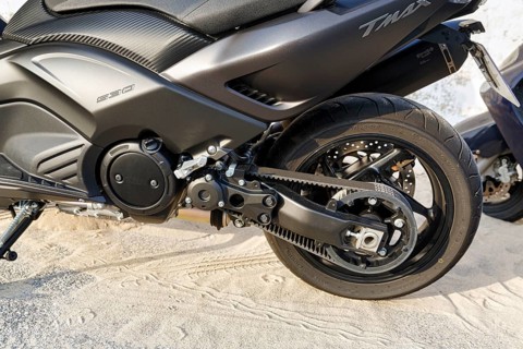 Black scooter, large scooter, maxi scooter, Yamaha TMax 530, drive belt, V-belt, rear wheel,