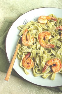 Tagliatelle with spinach, in cream sauce, with shrimp, homemade, no people