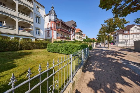 Historic buildings with front gardens and street trees in Parkstraße in Bad Salzuflen, Lippe