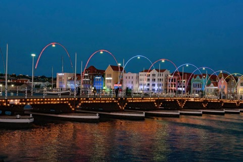 View at dusk of Queen Emma Bridge Queen Emma Bridge swing bridge Emma-Brug floating bridge with 16