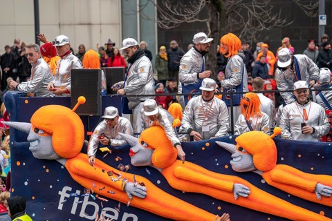 Rose Monday parade in Düsseldorf, themed floats of carnival societies and other participants in the