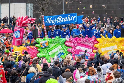 Rose Monday parade in Düsseldorf, themed floats of carnival societies and other participants in the