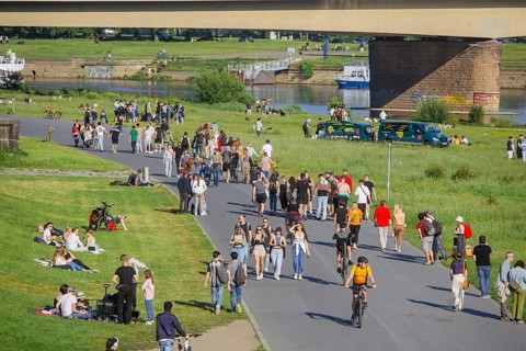 Men's groups out and about on the banks of the Elbe, the Elbe cycle path and the Elbe meadows,