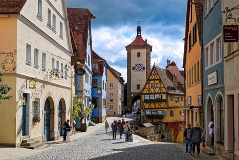 Plönlein, historic neighbourhood in the old town of Rothenburg ob der Tauber, with half-timbered