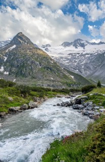 Mountain landscape with mountain stream Zemmbach, Berliner Hütte, behind mountain peak Steinmandl