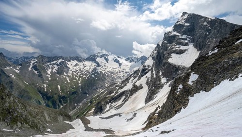 View from the Nördliche Mörchnerscharte with summit Kleiner Mörchner, behind mountain peak Greizer