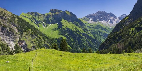 Schneck, 2268m, Himmelhorn, 2111m, with the Rädlergrat, Daumengruppe and Großer Wilder, 2379m,