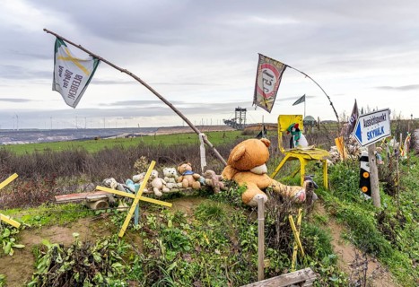 Camp of climate activists in the rest of the village of Lützerath, the last place to be excavated
