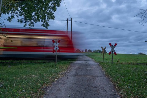 Passing Gräfenberg railway, single-track branch line, at the unrestricted level crossing,